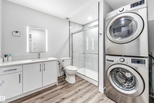 1522 17 Avenue, Edmonton, AB - Indoor Photo Showing Laundry Room