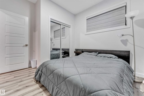 1522 17 Avenue, Edmonton, AB - Indoor Photo Showing Bedroom