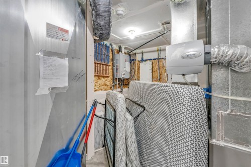 1522 17 Avenue, Edmonton, AB - Indoor Photo Showing Other Room