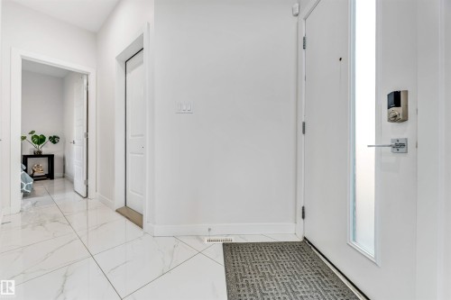 1522 17 Avenue, Edmonton, AB - Indoor Photo Showing Other Room