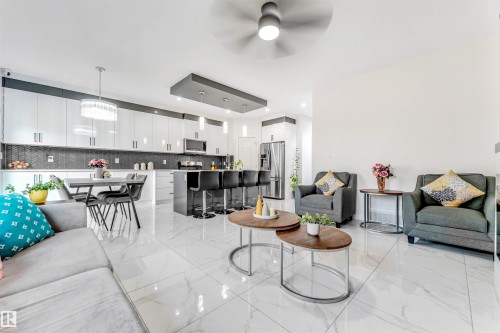 1522 17 Avenue, Edmonton, AB - Indoor