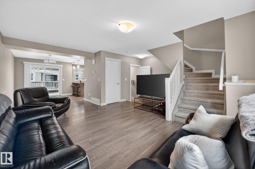 31 5203 149 Avenue, Edmonton, AB - Indoor Photo Showing Living Room