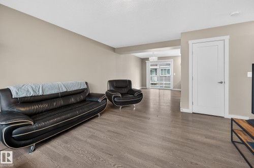 31 5203 149 Avenue, Edmonton, AB - Indoor Photo Showing Living Room