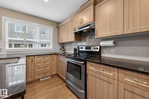 31 5203 149 Avenue, Edmonton, AB - Indoor Photo Showing Kitchen With Stainless Steel Kitchen