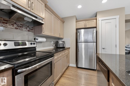 31 5203 149 Avenue, Edmonton, AB - Indoor Photo Showing Kitchen With Stainless Steel Kitchen