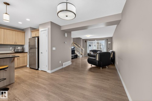 31 5203 149 Avenue, Edmonton, AB - Indoor Photo Showing Kitchen