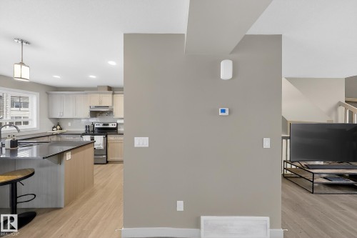 31 5203 149 Avenue, Edmonton, AB - Indoor Photo Showing Kitchen