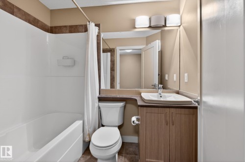 31 5203 149 Avenue, Edmonton, AB - Indoor Photo Showing Bathroom