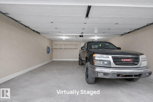 31 5203 149 Avenue, Edmonton, AB - Indoor Photo Showing Garage