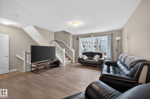 31 5203 149 Avenue, Edmonton, AB - Indoor Photo Showing Living Room