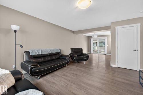 31 5203 149 Avenue, Edmonton, AB - Indoor Photo Showing Living Room