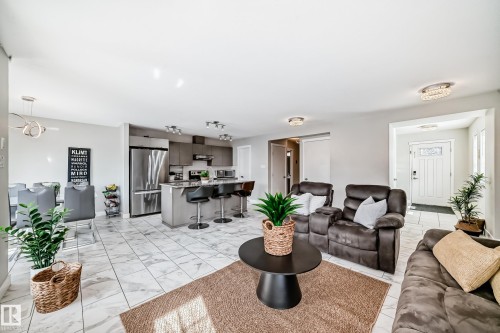 4404 6 Street, Edmonton, AB - Indoor Photo Showing Living Room