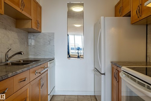37 8745 165 Street, Edmonton, AB - Indoor Photo Showing Kitchen With Double Sink