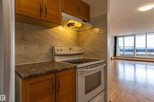 37 8745 165 Street, Edmonton, AB - Indoor Photo Showing Kitchen