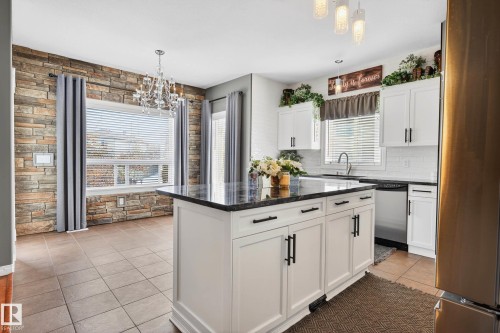 3 Erin Close, St. Albert, AB - Indoor Photo Showing Kitchen With Upgraded Kitchen