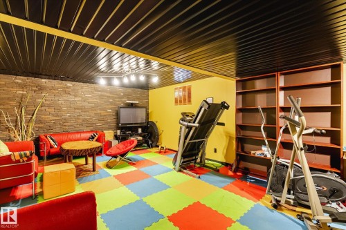 3018 110A Street, Edmonton, AB - Indoor