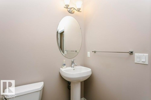 16861 58A Street Nw, Edmonton, AB - Indoor Photo Showing Bathroom