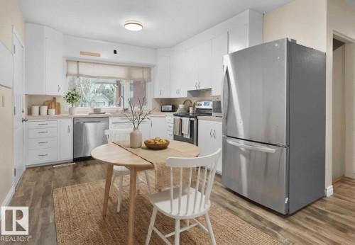 11819 75 Avenue, Edmonton, AB - Indoor