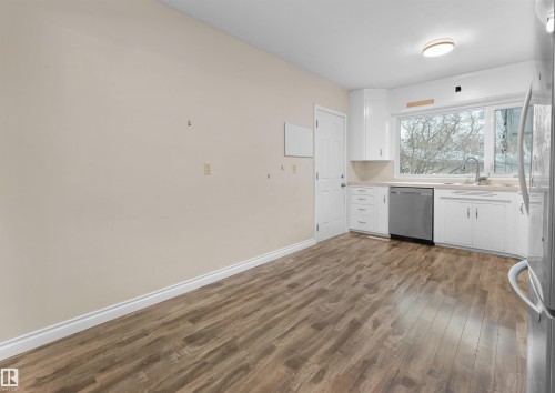 11819 75 Avenue, Edmonton, AB - Indoor Photo Showing Kitchen