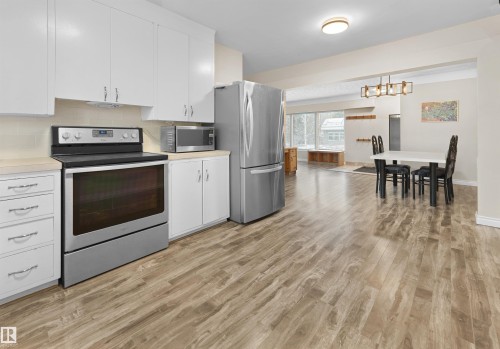 11819 75 Avenue, Edmonton, AB - Indoor Photo Showing Kitchen