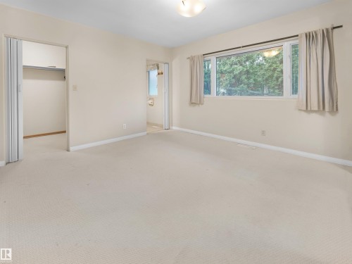 11819 75 Avenue, Edmonton, AB - Indoor