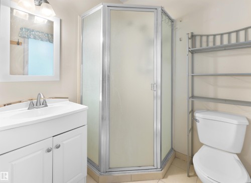 11819 75 Avenue, Edmonton, AB - Indoor Photo Showing Bathroom