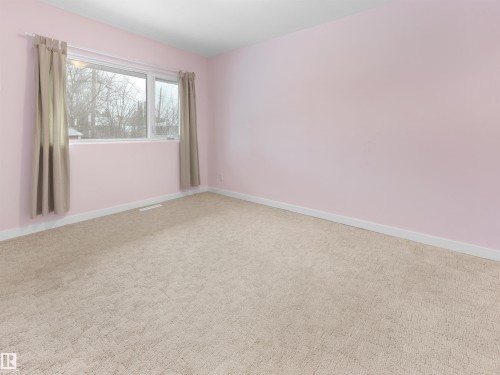 11819 75 Avenue, Edmonton, AB - Indoor Photo Showing Other Room