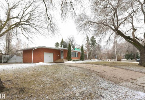 11819 75 Avenue, Edmonton, AB - Outdoor