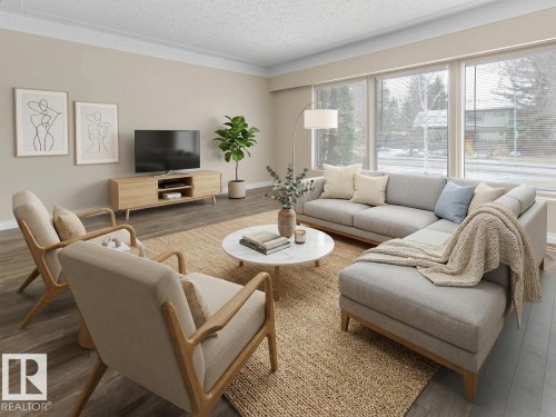 11819 75 Avenue, Edmonton, AB - Indoor Photo Showing Living Room