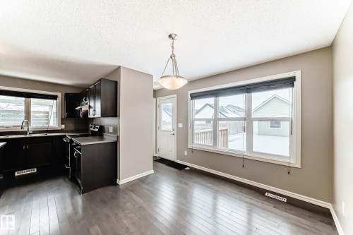 4044 Alexander Way, Edmonton, AB - Indoor Photo Showing Kitchen