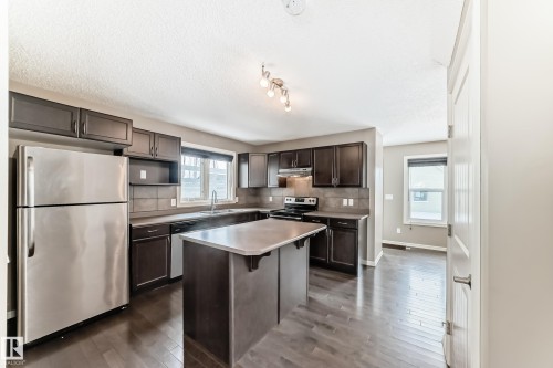 4044 Alexander Way, Edmonton, AB - Indoor Photo Showing Kitchen