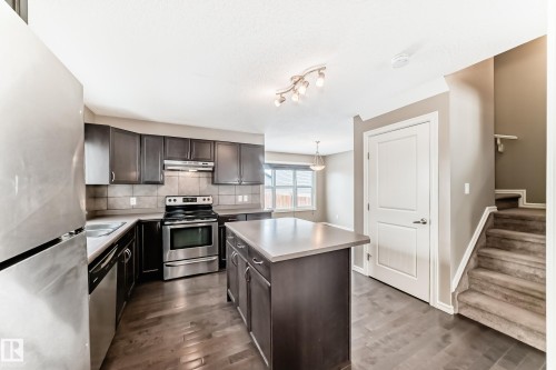 4044 Alexander Way, Edmonton, AB - Indoor Photo Showing Kitchen