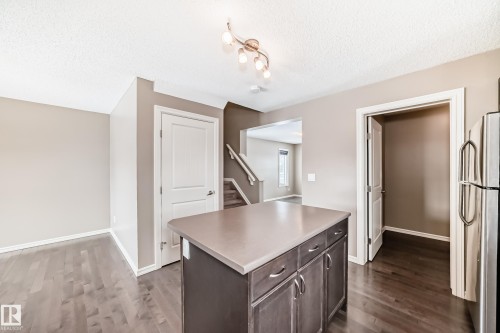 4044 Alexander Way, Edmonton, AB - Indoor Photo Showing Kitchen