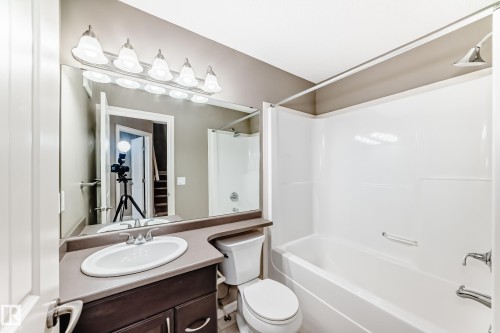 4044 Alexander Way, Edmonton, AB - Indoor Photo Showing Bathroom