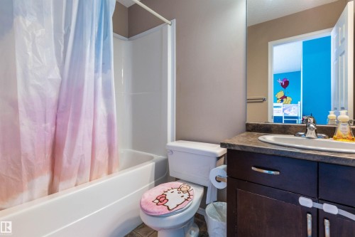 21313 60 Avenue, Edmonton, AB - Indoor Photo Showing Bathroom