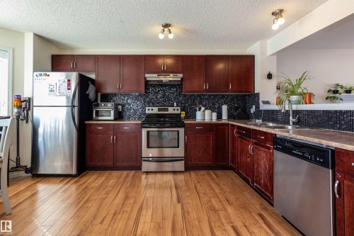 21313 60 Avenue, Edmonton, AB - Indoor Photo Showing Kitchen