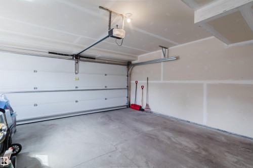 118 Secord Drive, Edmonton, AB - Indoor Photo Showing Garage