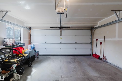 118 Secord Drive, Edmonton, AB - Indoor Photo Showing Garage