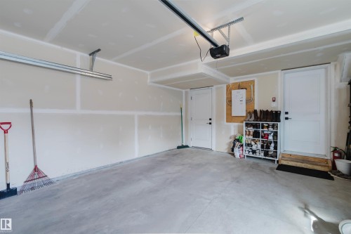 118 Secord Drive, Edmonton, AB - Indoor Photo Showing Garage