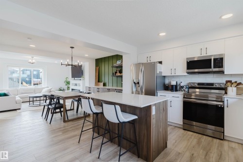 118 SECORD Drive  Edmonton, AB T5T 7N9