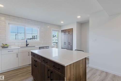 118 Secord Drive, Edmonton, AB - Indoor Photo Showing Kitchen