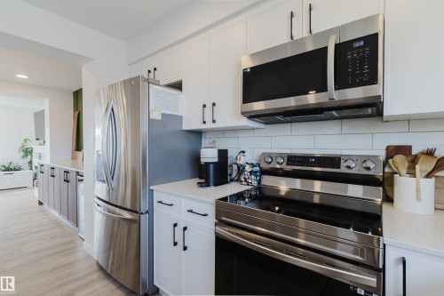 118 Secord Drive, Edmonton, AB - Indoor Photo Showing Kitchen
