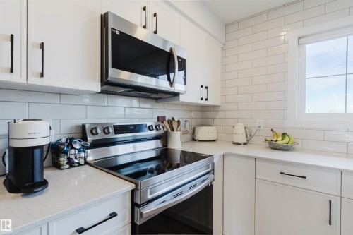 118 Secord Drive, Edmonton, AB - Indoor Photo Showing Kitchen
