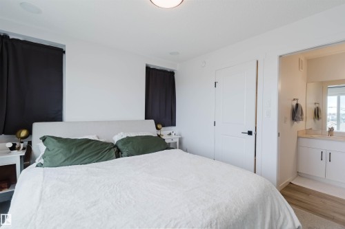 118 Secord Drive, Edmonton, AB - Indoor Photo Showing Bedroom