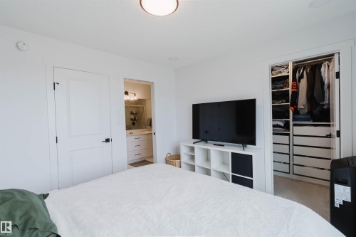 118 Secord Drive, Edmonton, AB - Indoor Photo Showing Bedroom