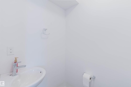 118 Secord Drive, Edmonton, AB - Indoor Photo Showing Bathroom