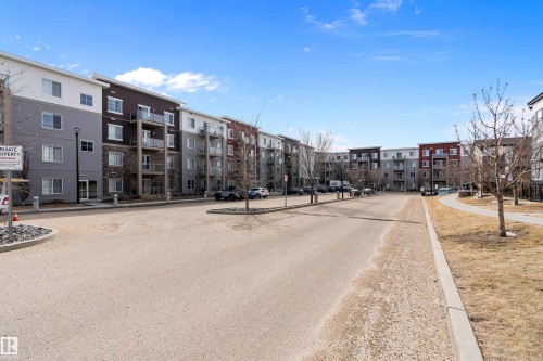 407 812 Welsh Drive, Edmonton, AB - Outdoor
