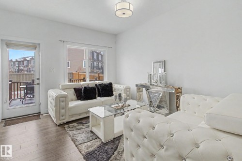 6313 Cartmell Road, Edmonton, AB - Indoor Photo Showing Living Room