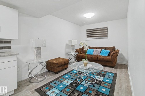 6313 Cartmell Road, Edmonton, AB - Indoor Photo Showing Living Room