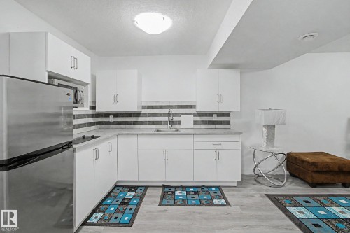 6313 Cartmell Road, Edmonton, AB - Indoor Photo Showing Kitchen